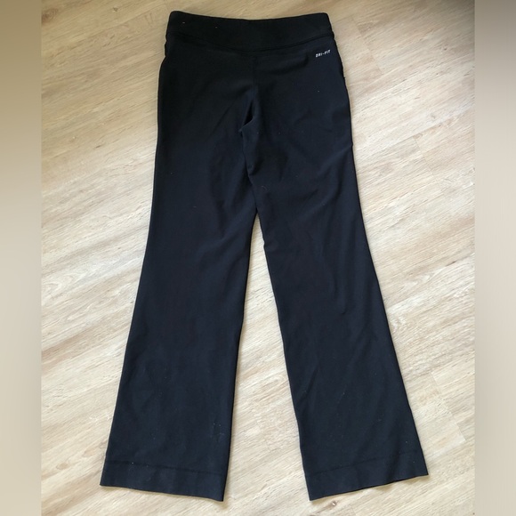 Nike Dri-Fit wide leg pant - Picture 2 of 4